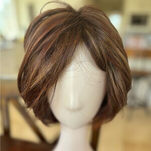 Women's Short Layered Wig in Brown with Blonde Highlights -